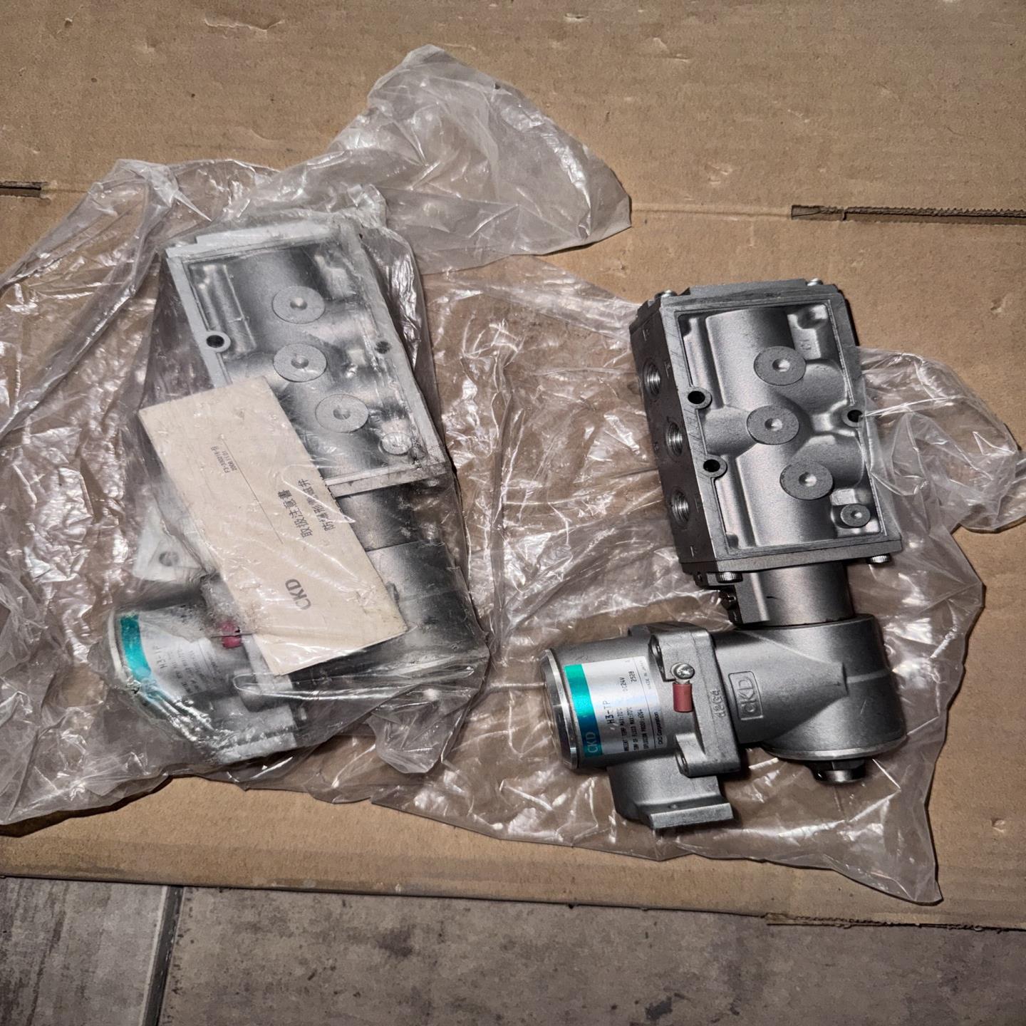 日本CKD原装电磁阀，型号4F310E-TP-X，DC24V--议价商品