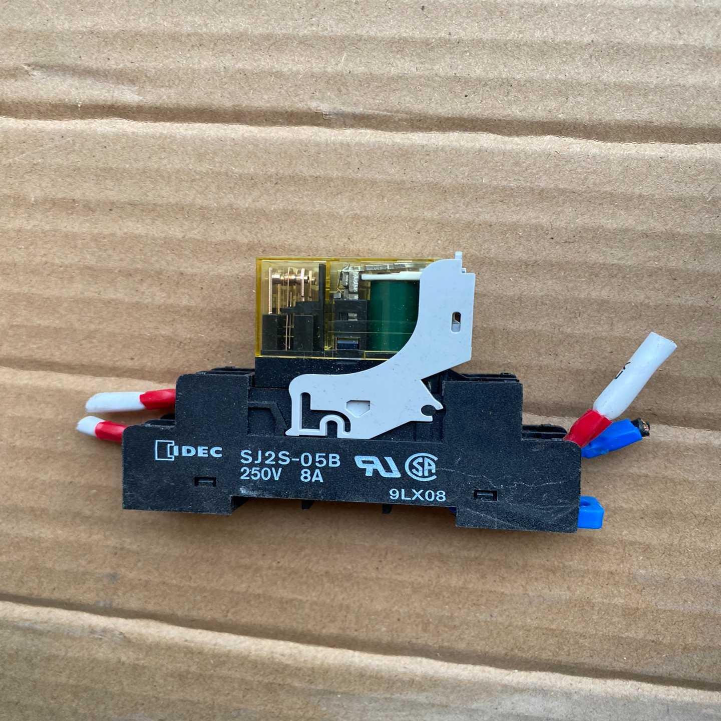 议价和泉继电器型号SJ2S-05B、成色如图L，功能完好，现货82维修/