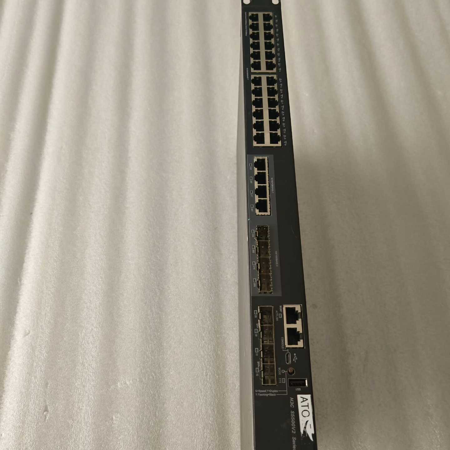 H3CS5500V2-34S-EI交换机后面还有两个-议价