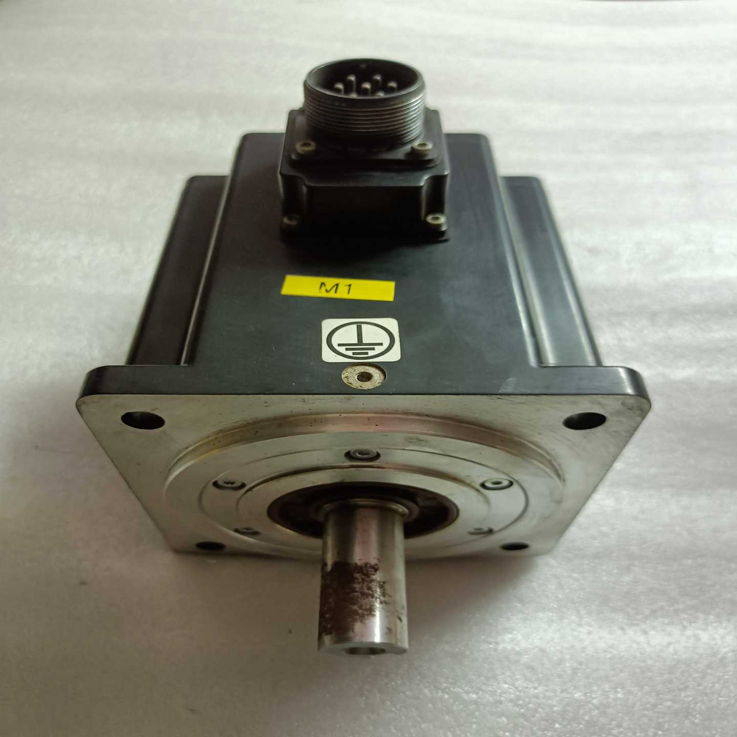 施耐德伺服电机BCH2MM2023CA6C，230V，2.0--议价商品