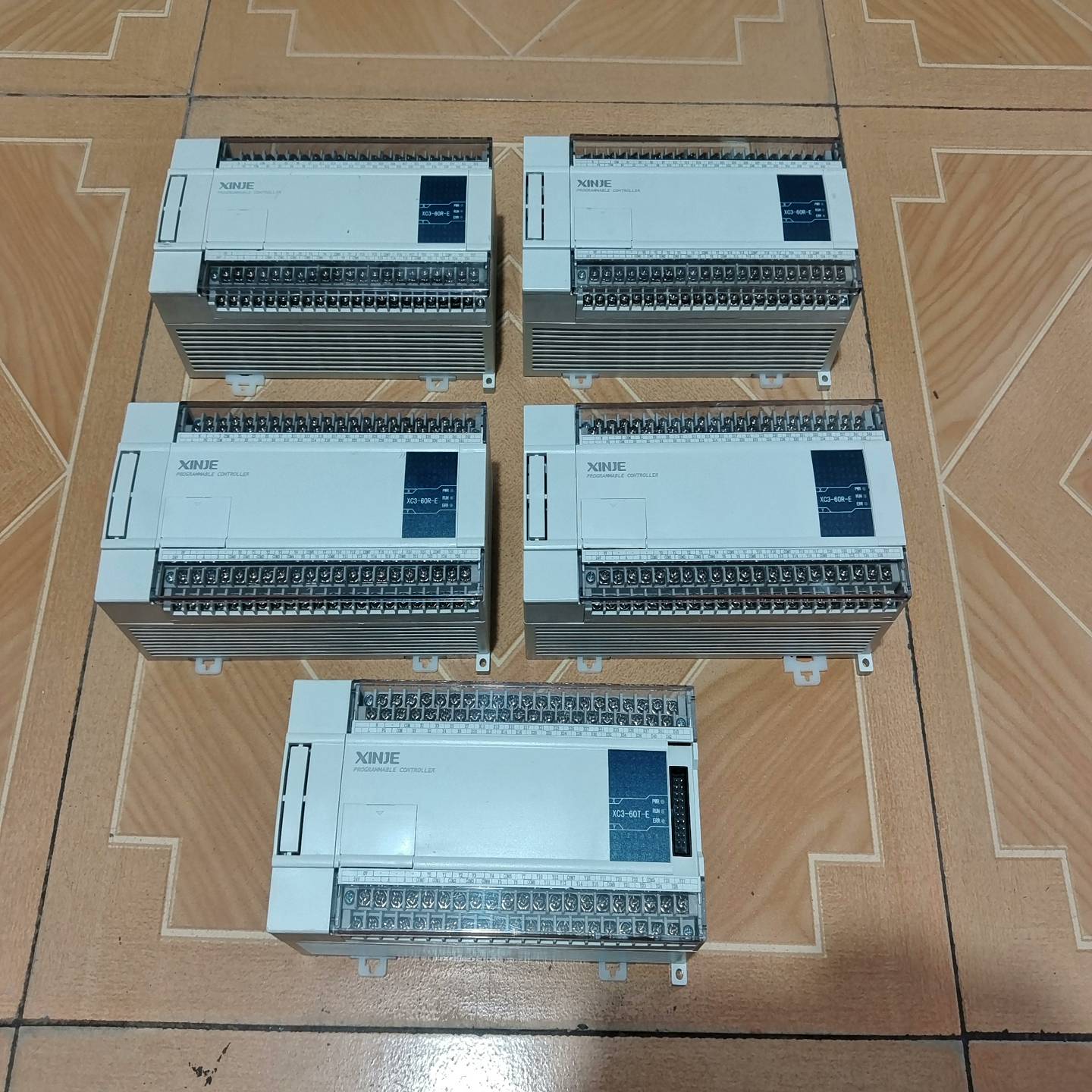 信捷PLCXC3-60T-E，功能正常，成色为实图询价