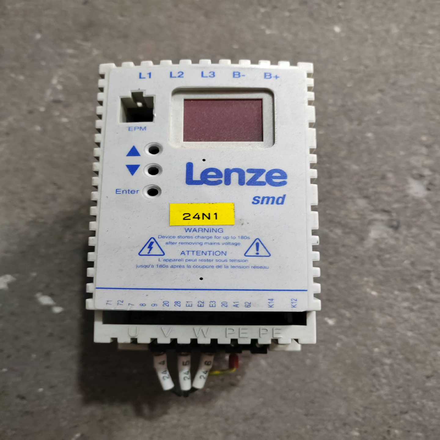 9新伦茨变频器ESMD112L4TXA1.1KW询价