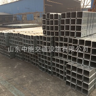 波形护栏板方管立柱圆形立柱热镀锌喷塑高速公路防撞护栏配件出口