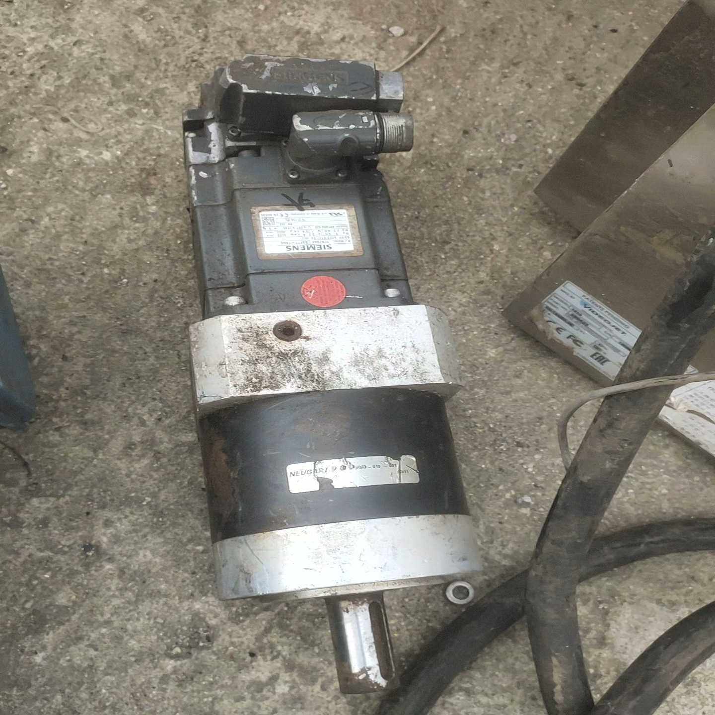 (询价)伺服电机1FK7042-5AF71-1KG5 实图