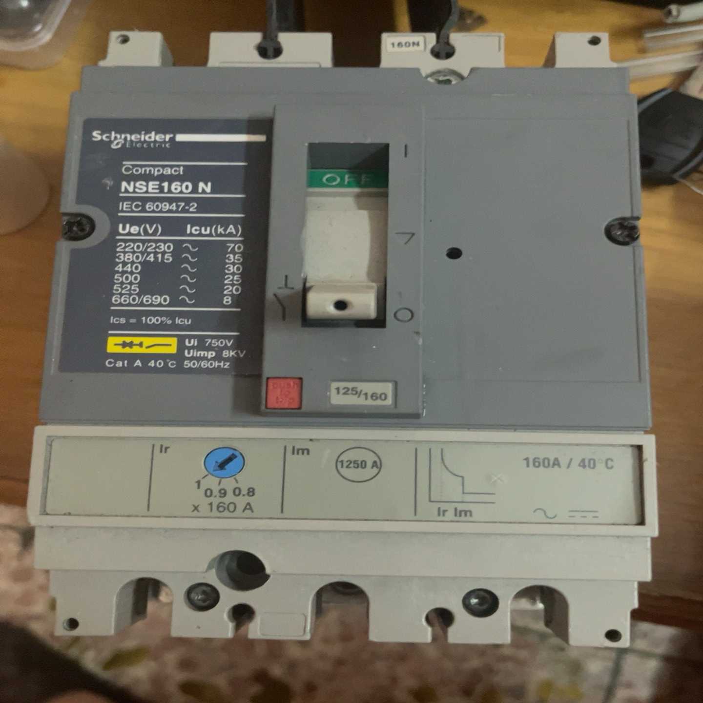 施耐德塑壳断路器NSE100N3P100A3个--议价商品