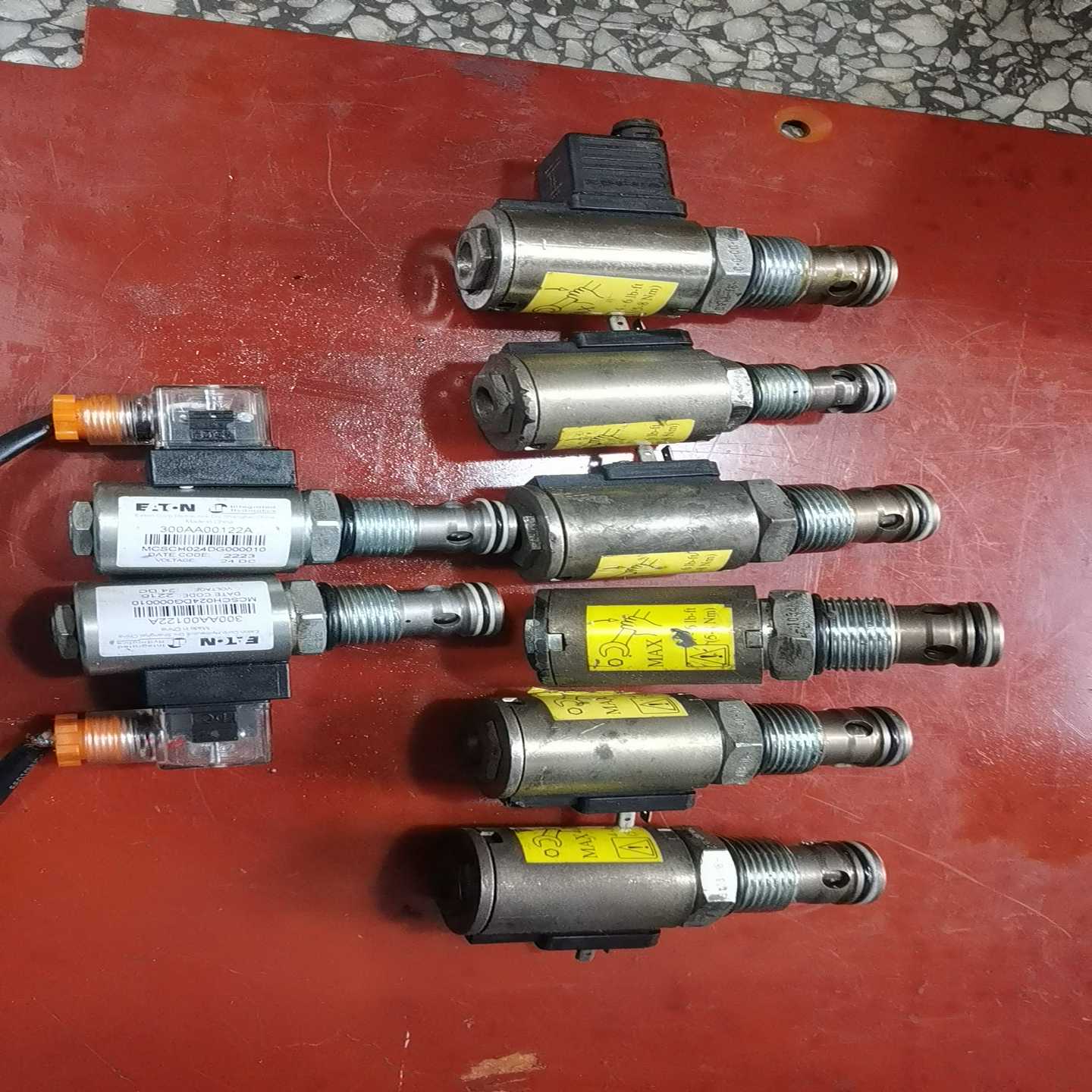 EATN伊顿原装电磁线圈24V电压2个共8个--议价商品