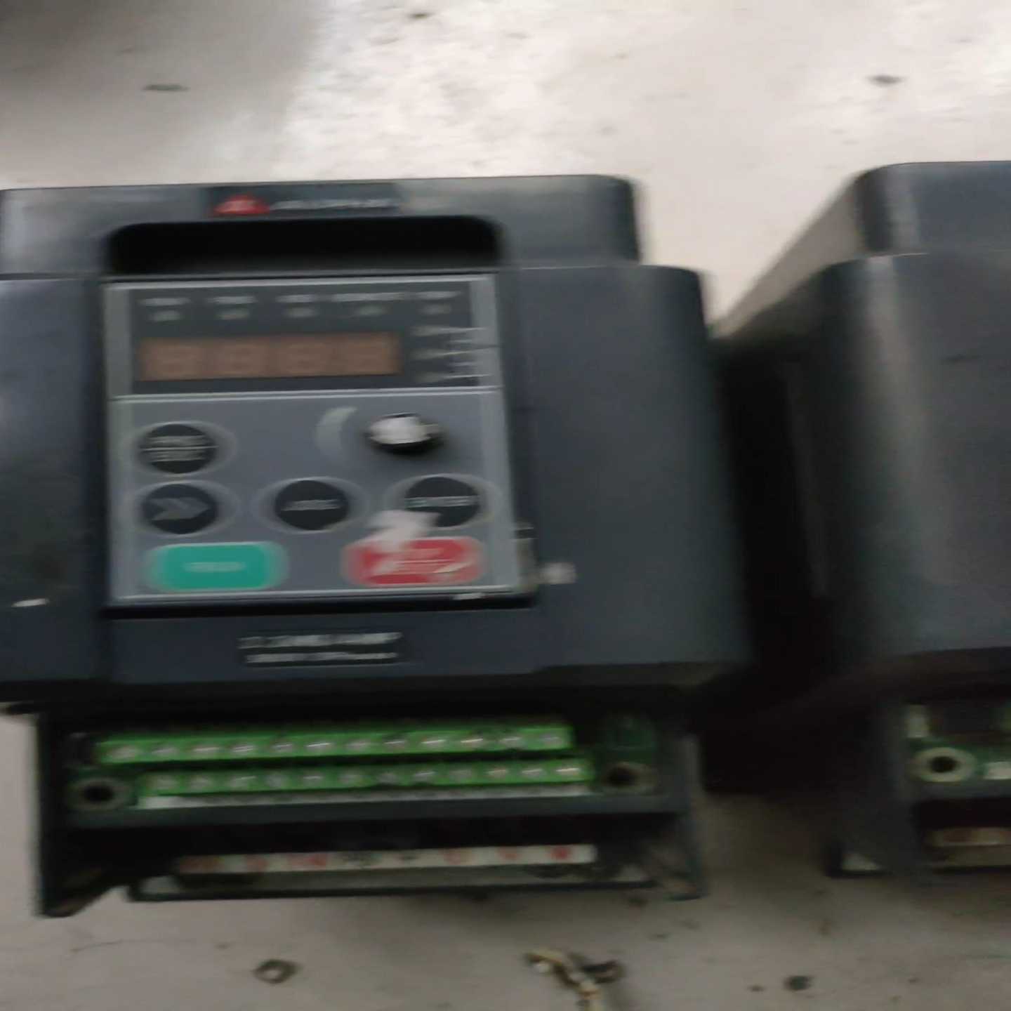 阿尔法7000E-2.2kw重载变频器两台，成色自定义，缺下--议价商品
