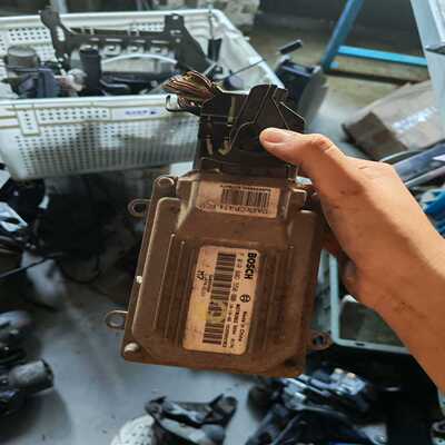 博世原装发动机电脑模块，型号F01RB40550，拆车件--议价商品