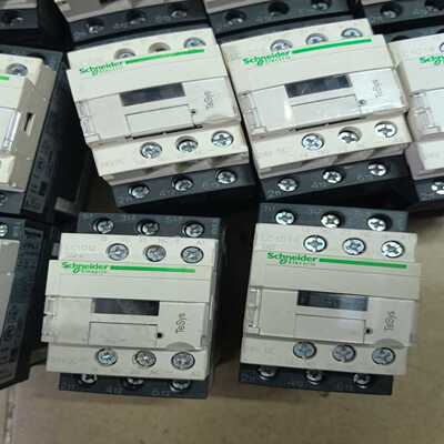 议价施耐德接触器LC1D18BD，DC24V，正品拆机，成色如图