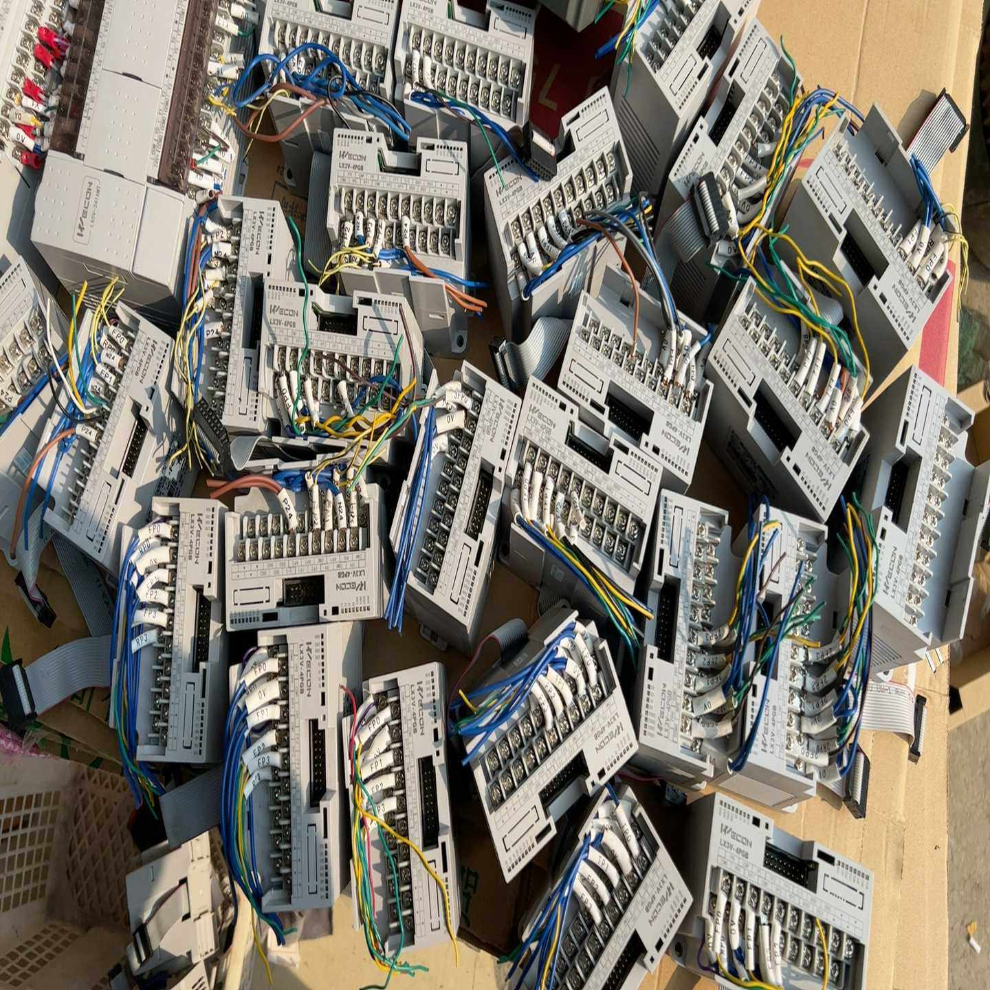 维控PLC模块，型号LX3V-4PGB，数量多个，无盖子，成--议价商品