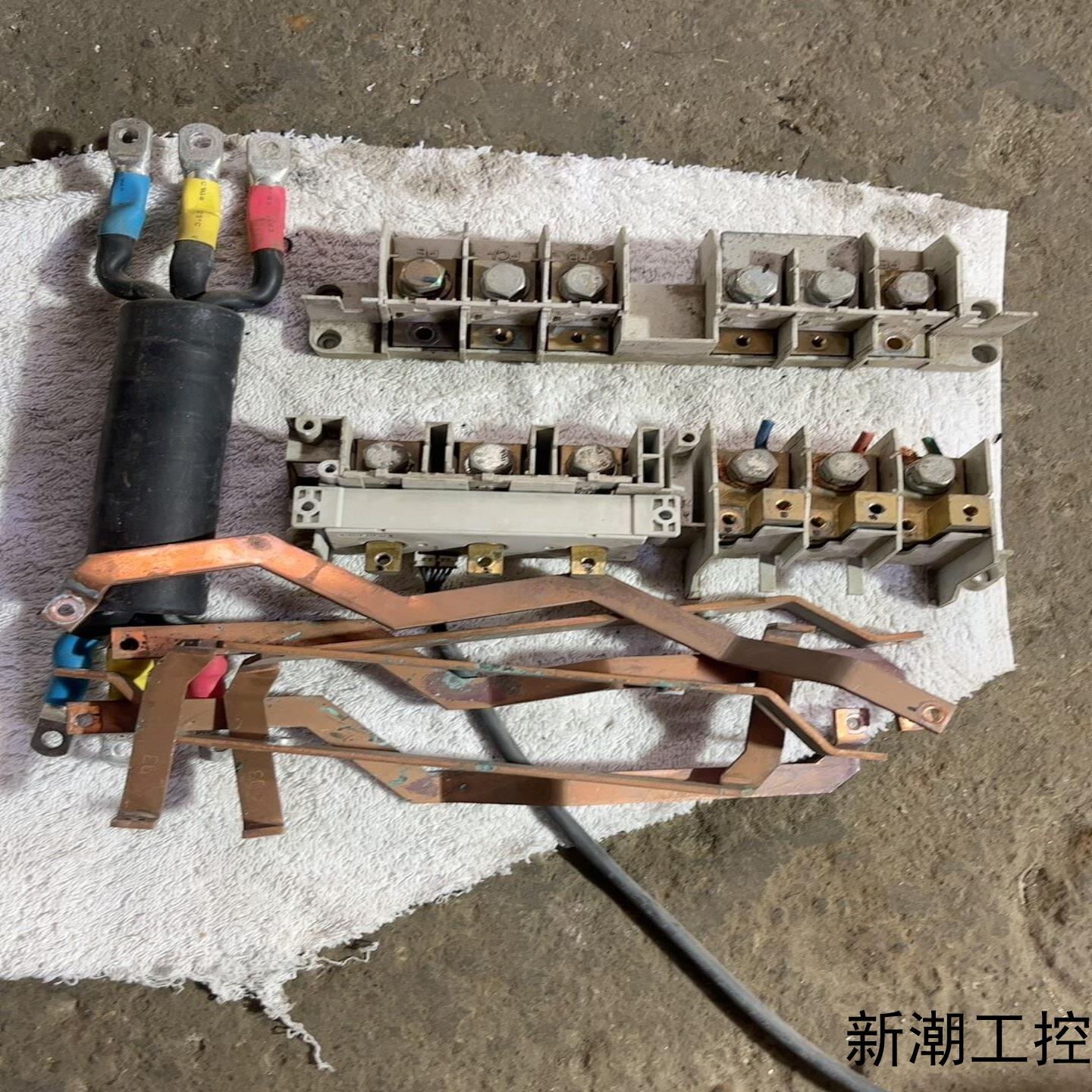 东芝变频器vfas1-4300pl-wn1接线柱 拆机件 成议价商品