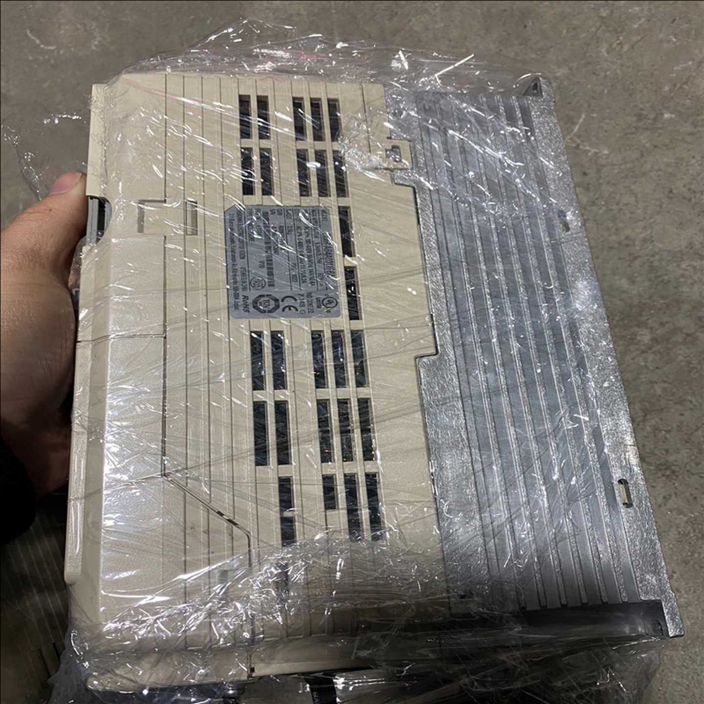 询~ABB温度变送器TTF300 E1C2,成色如图,正常件