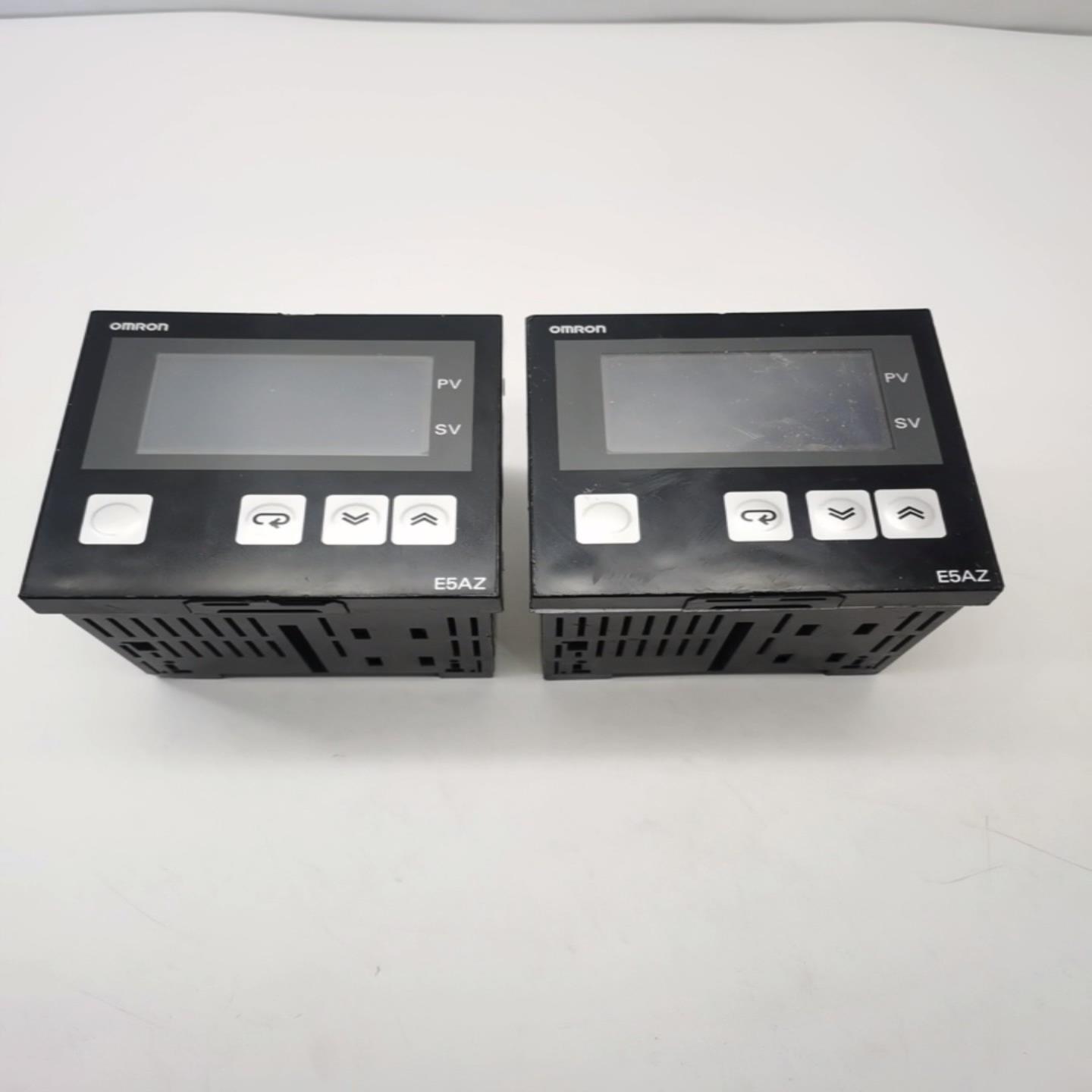 处理2个OMRON温控器E5AZ-Q3T实物图拍摄功能测试完