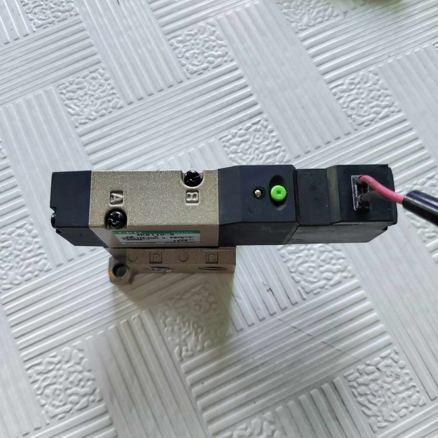 询价~CKD 4KB110-S最少九五新电磁阀带底座，24