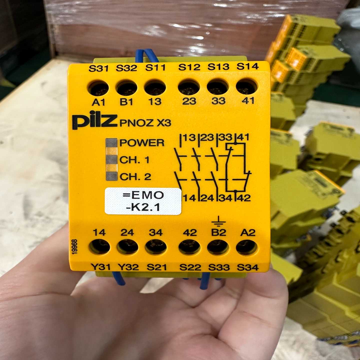 皮尔兹PNOZX3安全继电器，型号774318，230VA--议价商品