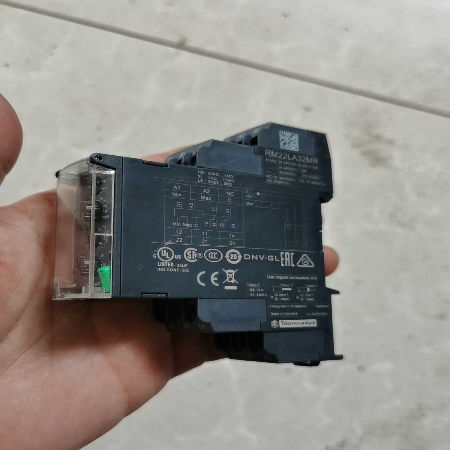 议价施耐德原装正品RM22LA32MR控制继电器