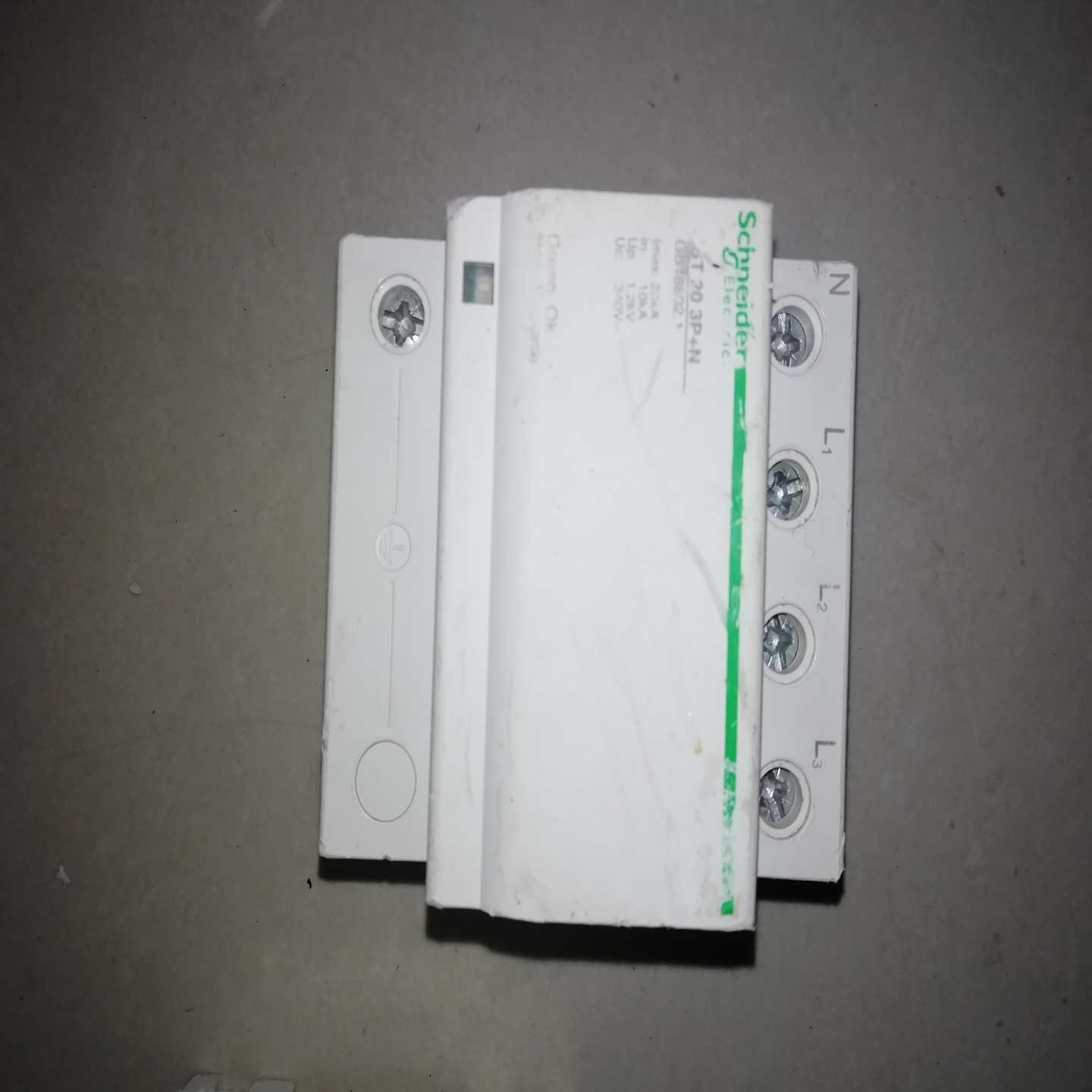 3p加N浪涌,20KA.的,成色如下,合适的直接拍就好~询价