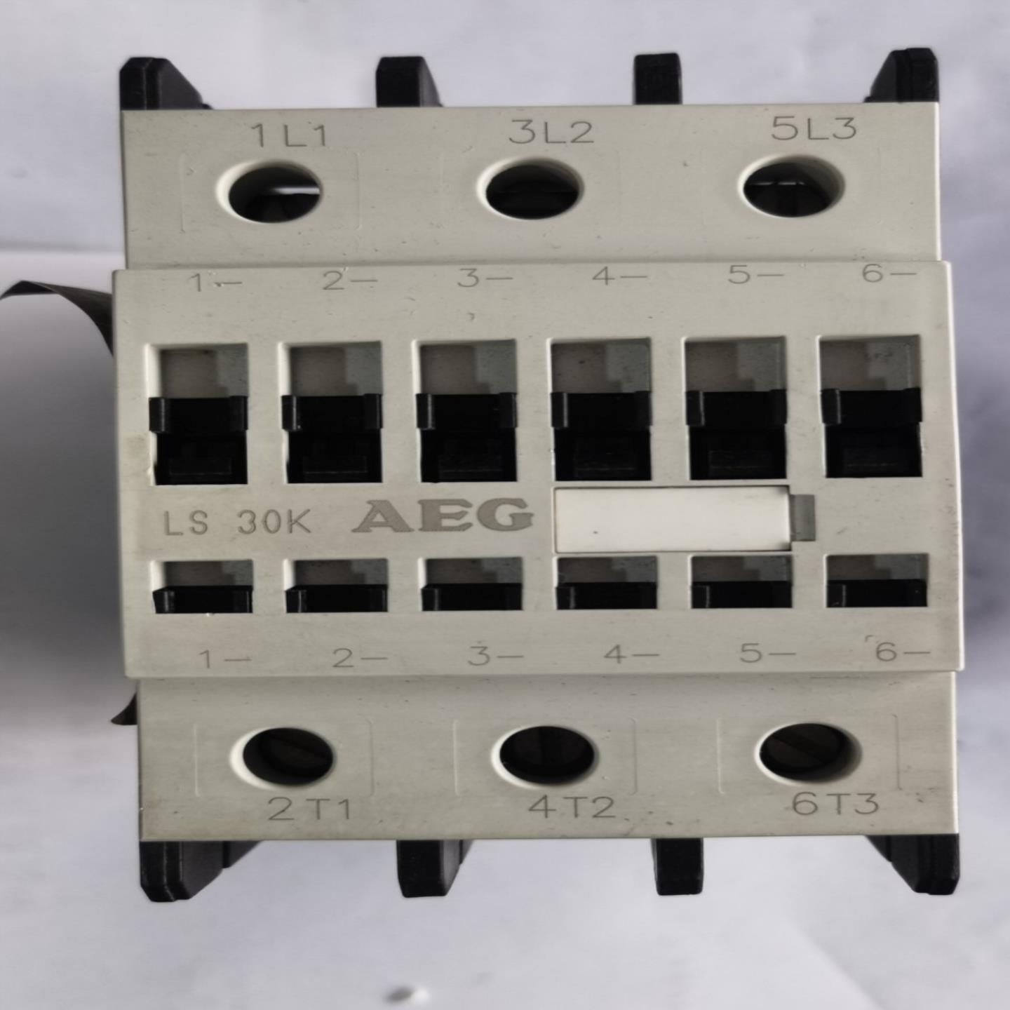 1-9-2 AEG接触器 LS 30K 线圈电压220V【落红设备】