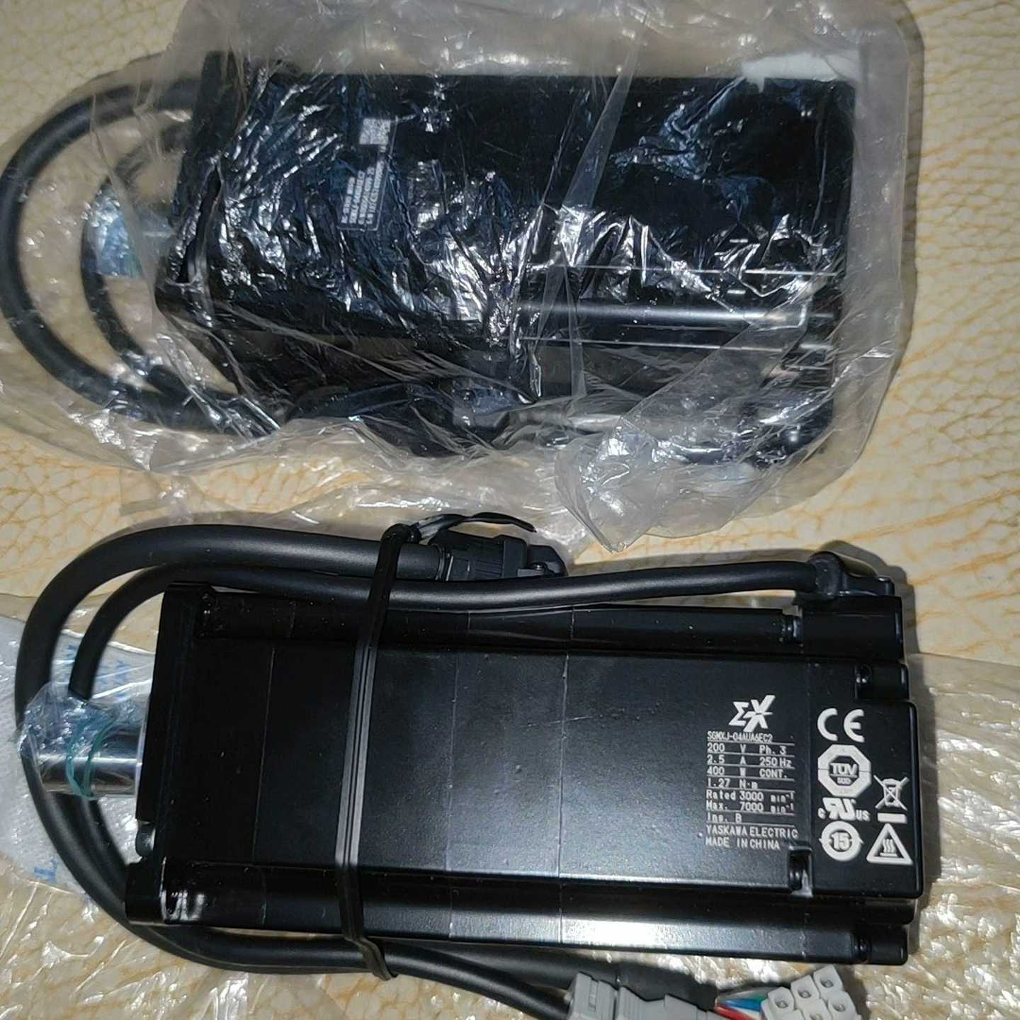 全新安川伺服电机SGMXJ-04AUA6EC2，400W功率-询价客服