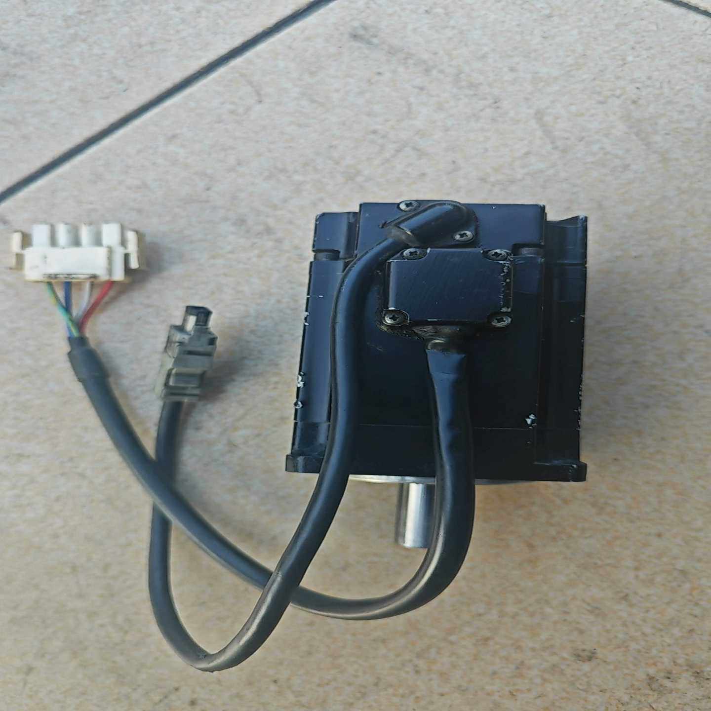 安川伺服电机SGMJV-04ADE6S 400w~询价