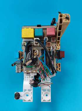 丰田雅力士保险盒，室内保险盒，车身电脑，车身模块，82730--议