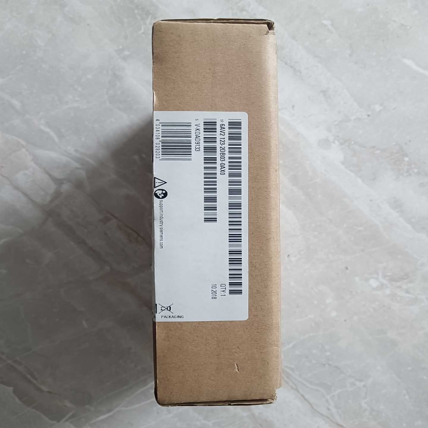 议B价西门子全新4寸屏幕一个，型号6av61232db030a维修/现货