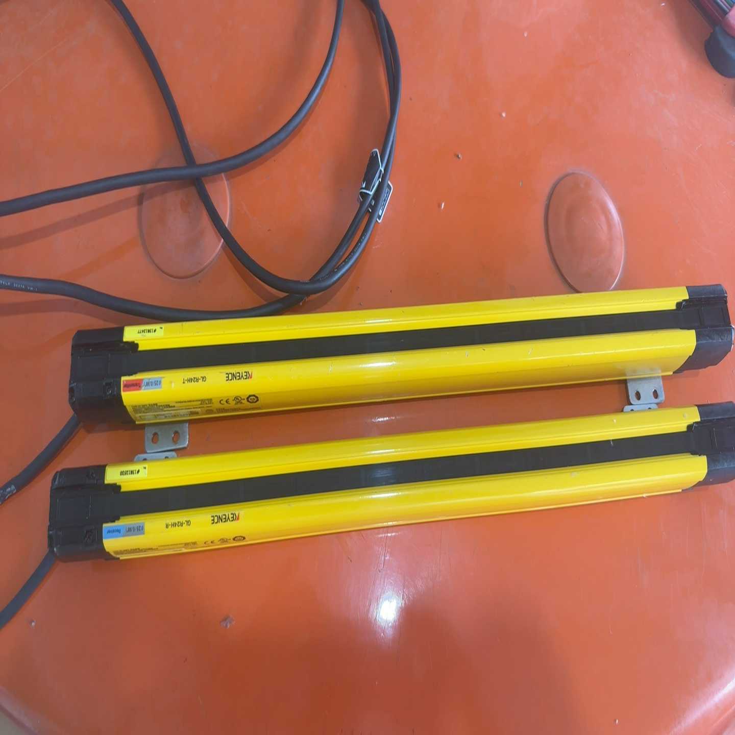 基恩士KEYENCE安全光栅，型号GL-R24H-R L实物（佳毅工控）