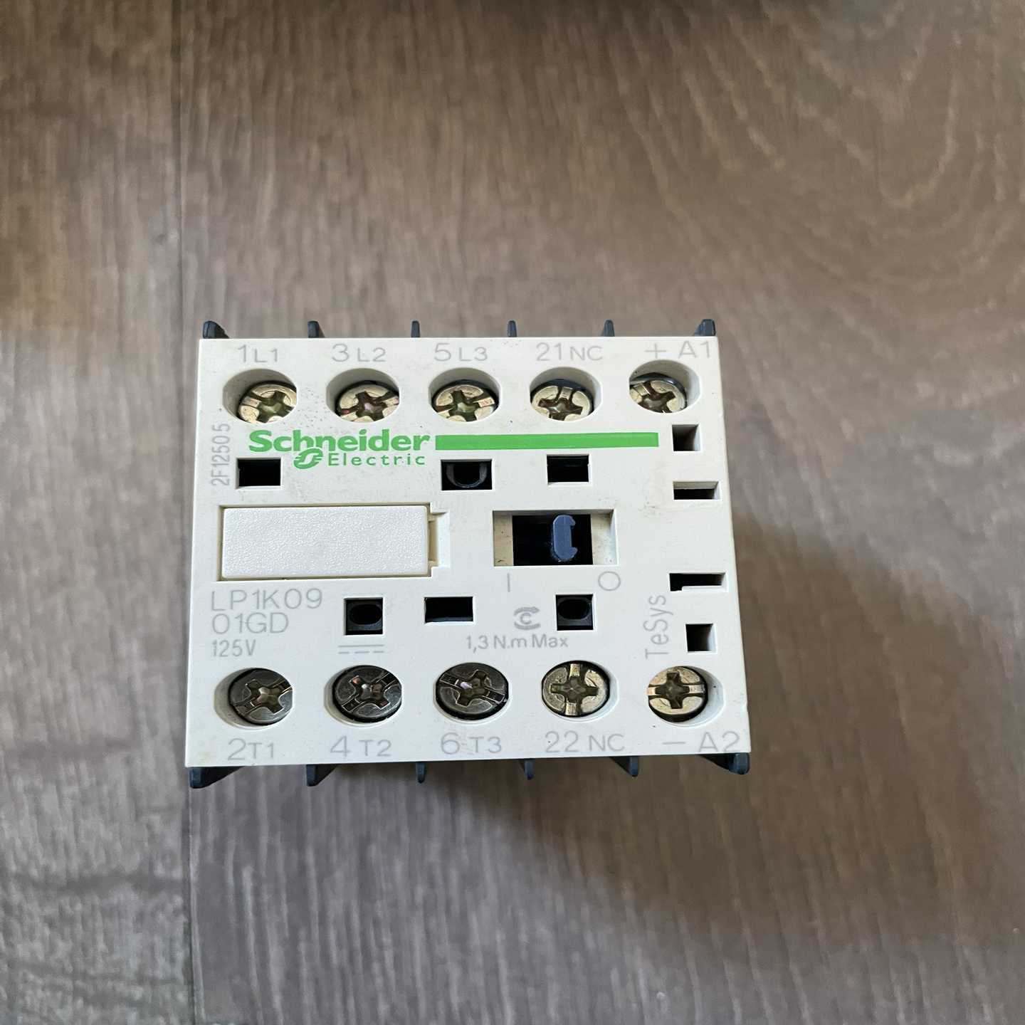 施耐德接触器LP1K0901GD，125V直流供电，。法国原