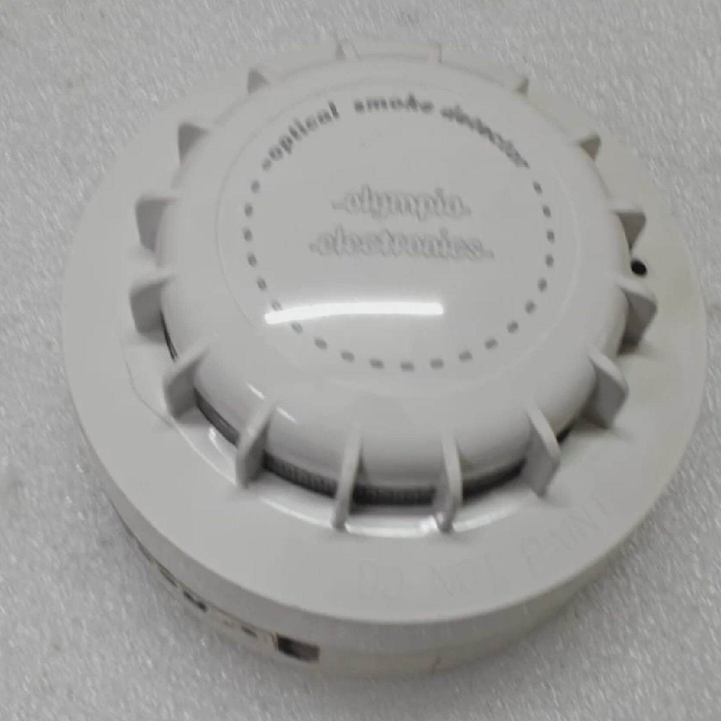 OLYMPIQ AUTONOMOUS OPTICAL SMOKE DETECTOR BS650R - 实物图