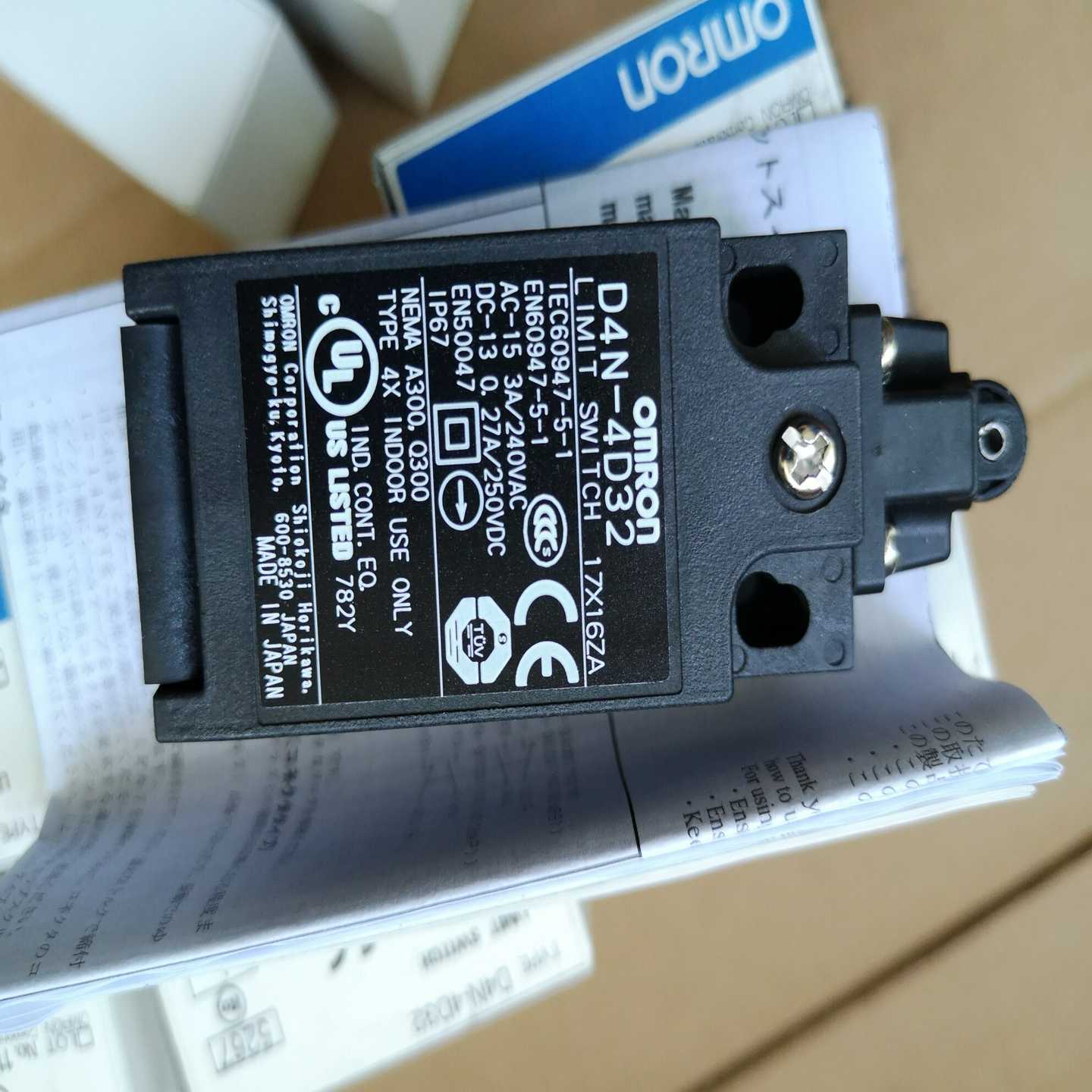 议价OOOO4-2限位行程开关，全新适用