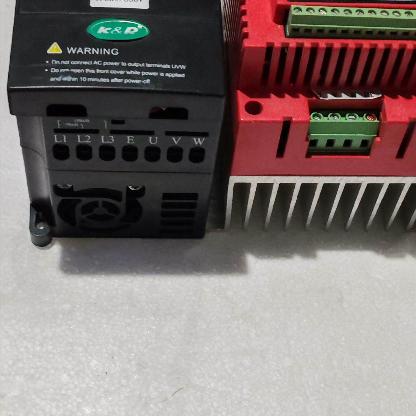 变频器多台，成色如图漂亮！议价出！科润和科润都是1.5KW/--议价