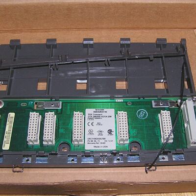 NEW  Schneider DTA 200 ASHDTA200 100087 42244800 Modicon TSX