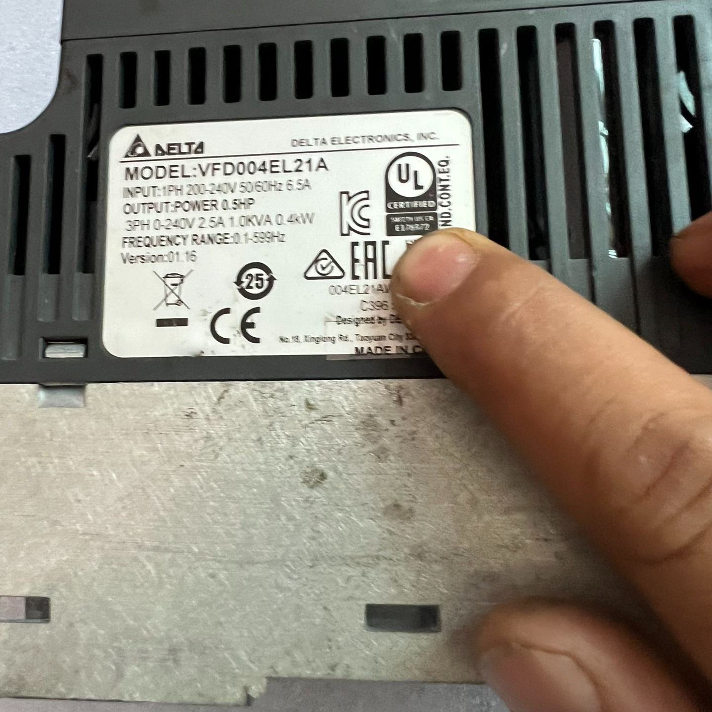 议价--台达变频器，型号：VFD004EL21A，数量1个，能拍即有