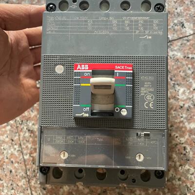 议价ABB塑壳断路器XT4S 250(200A） 一台 成色不错