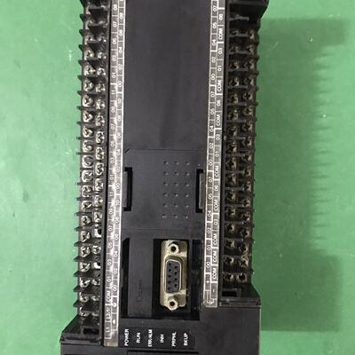 【议价】pLC  CP1E-N60DR-A  少两边盖板，功能适用683