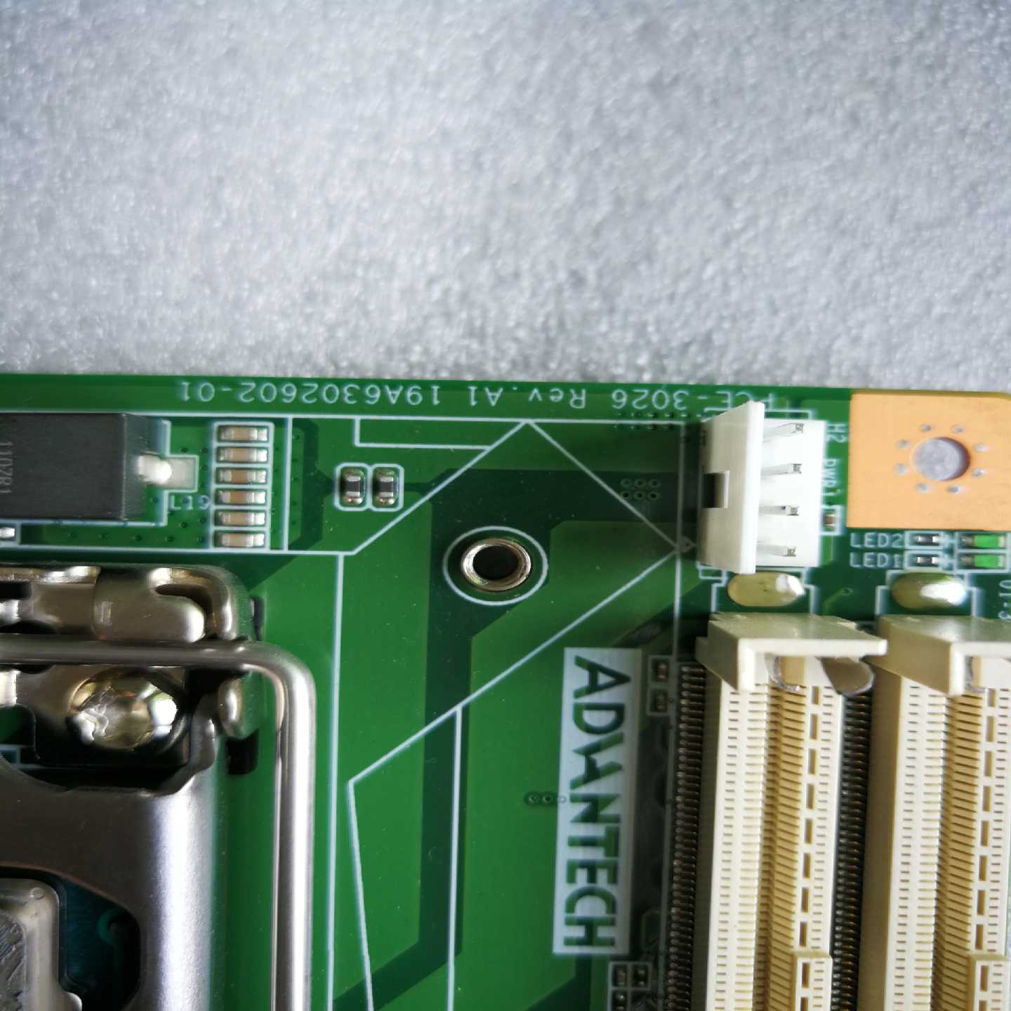 询价~9成新研华picmg1.3半长卡PCE-3026G2