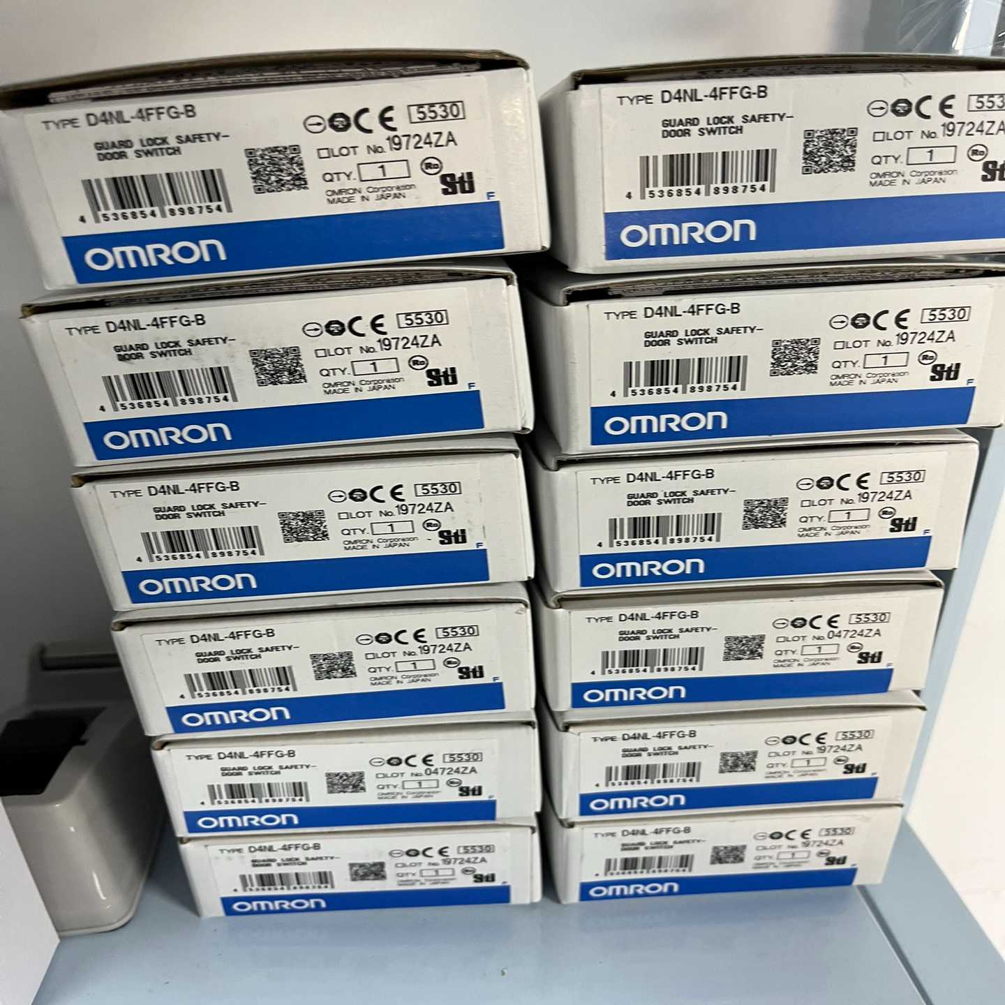 全新正品欧姆龙D4NL-4FFG-B安全门锁，日本制造，保内