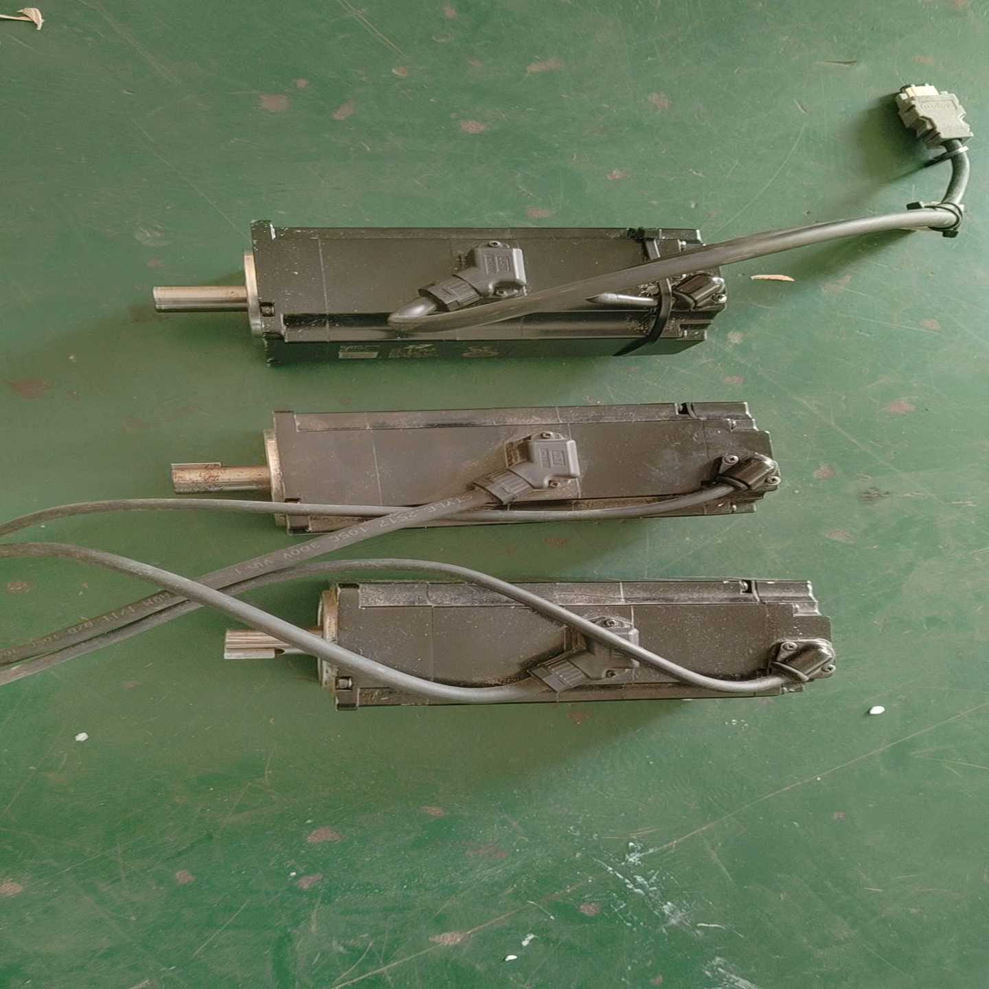 安川7代400瓦电机SGMMS-04ADC6E（电子设备）