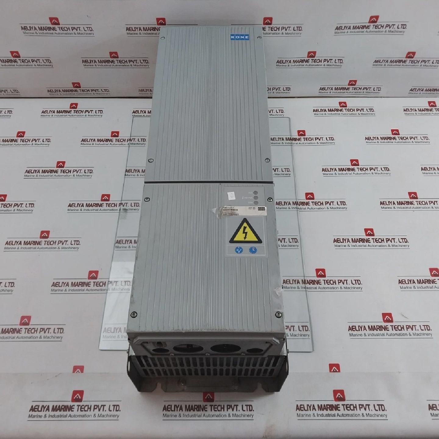 KONE KM997161 Inversor AC Drive Entrada 400V 5060HZ 82A - 实物图
