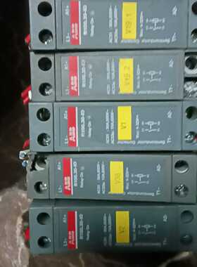 出ABBR100.30-10工业用断路器，灰色外壳搭配红色--议价商品