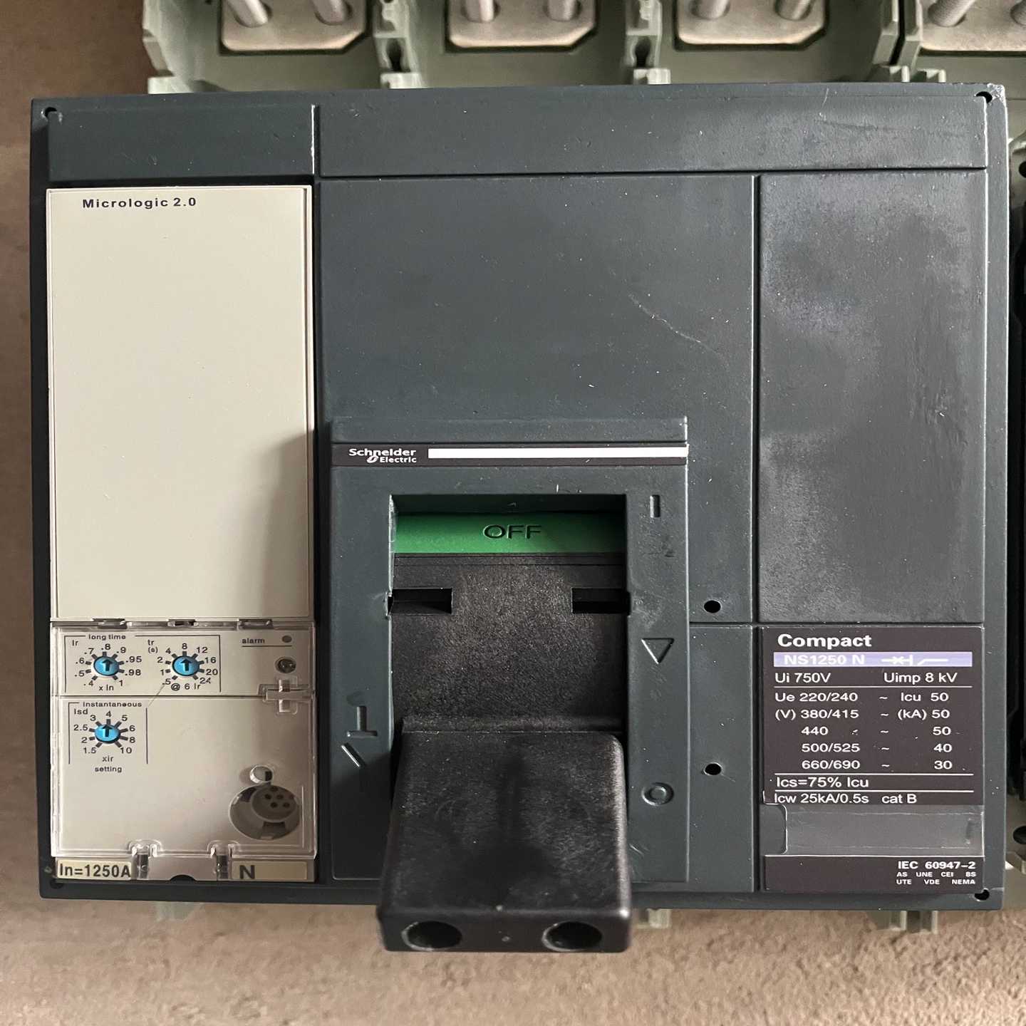 施耐德ComPacT塑壳断路器NS1250/3，1250A--议价商品