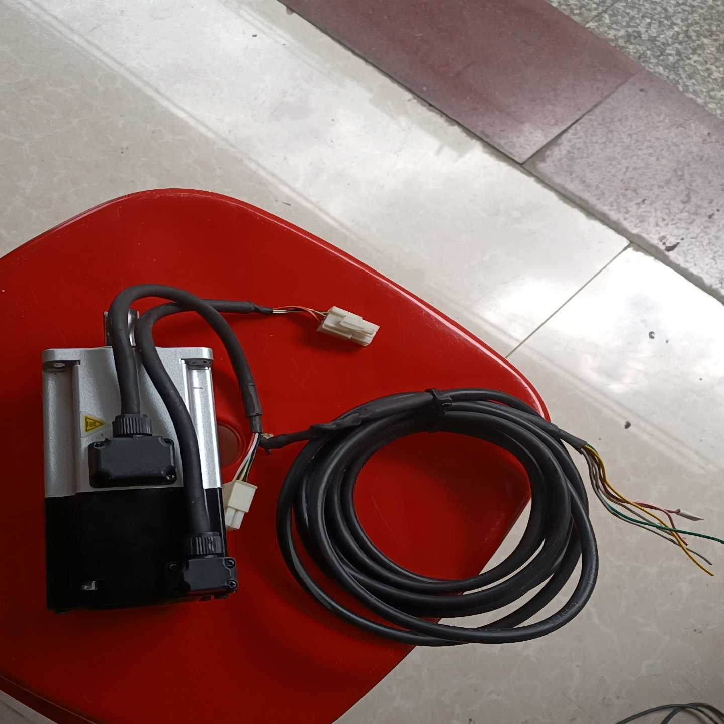 咨询-禾川伺服电机SV-X2MH040A-B2LN一个，