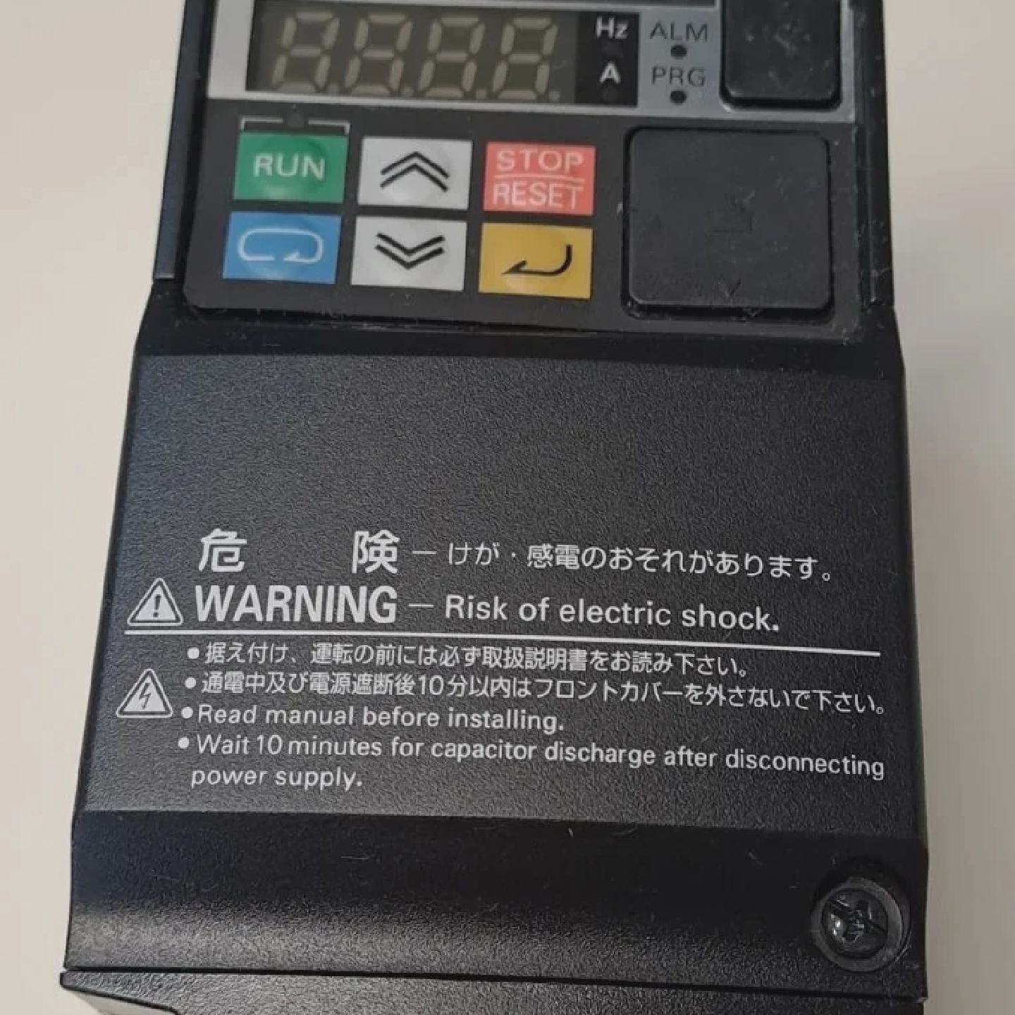 3G3MX2AB002E  OMRON  3G3MX2AB002E  VARIATEUR USED - 实物图
