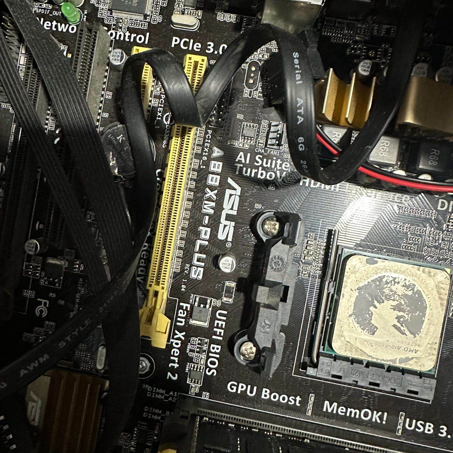 华硕A88主板。A10-7800。打。正常使用。180议价