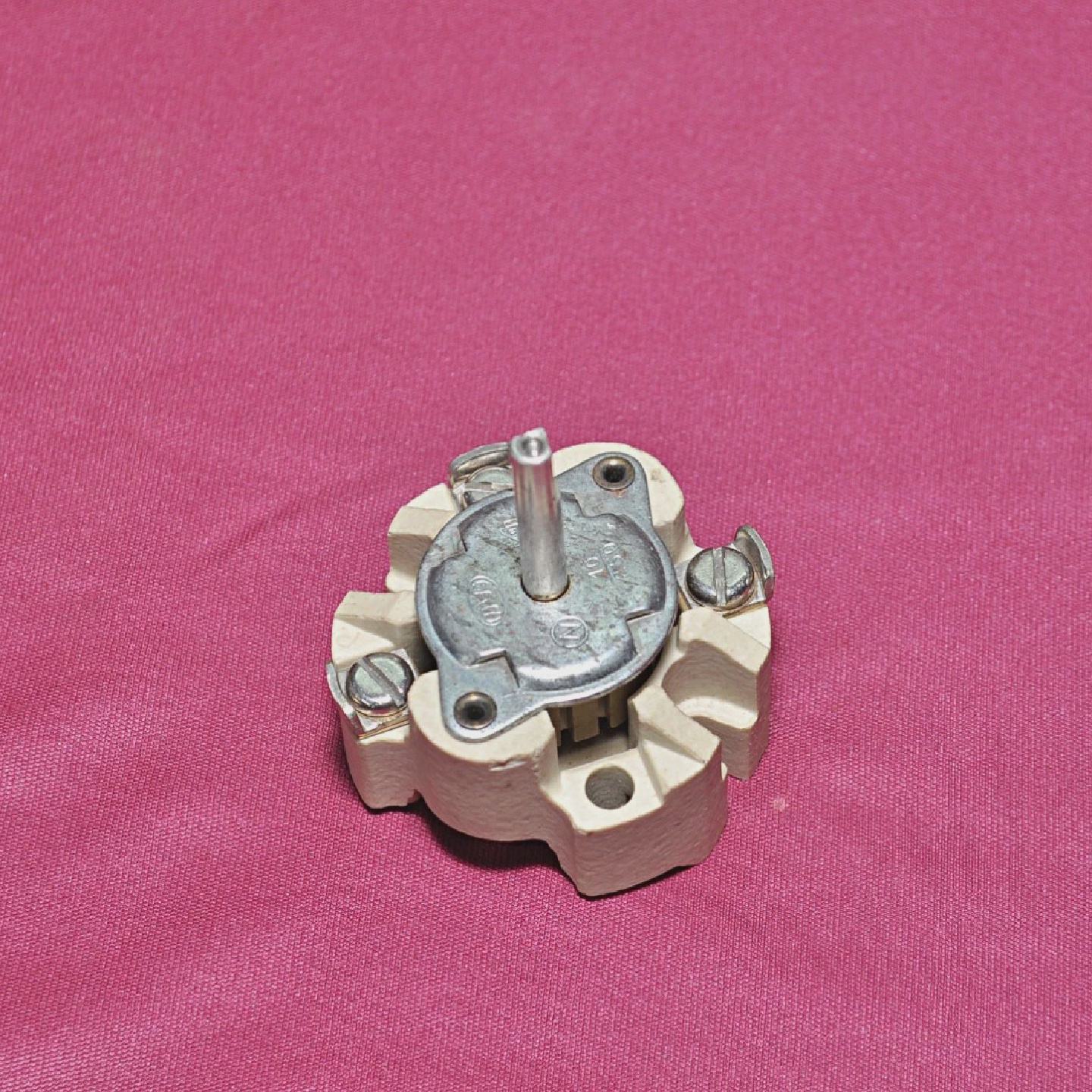 Interruptor De Luz Rotativo De Montaje En Superficie Gaw 207 - 实物图