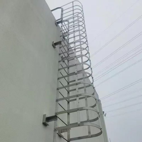 镀锌钢爬梯护笼不锈钢直梯厂房外墙基坑爬梯护栏工地安全工程爬梯