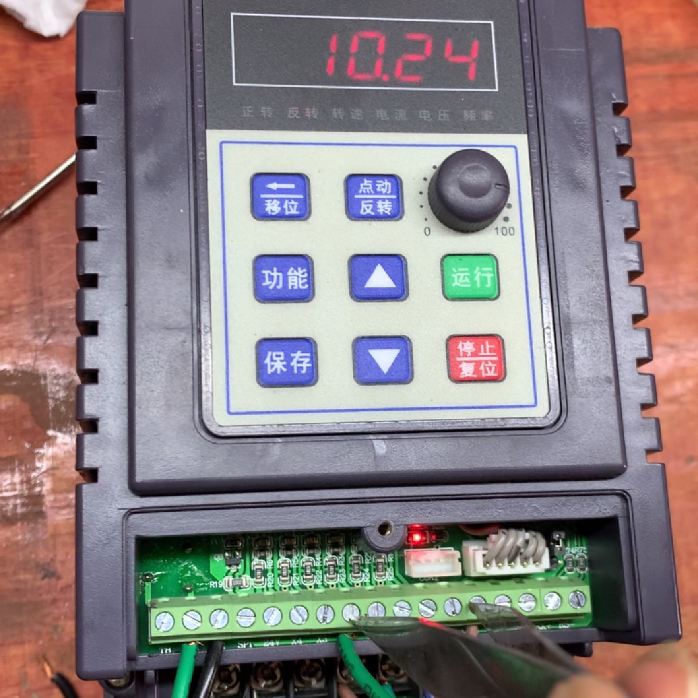 询价台达变频器VFD022M43B。380V、2.2KW、0.7议价