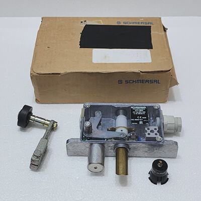 Schmersal全地形车594门锁装置AV15LHE4X35U45级N1087534