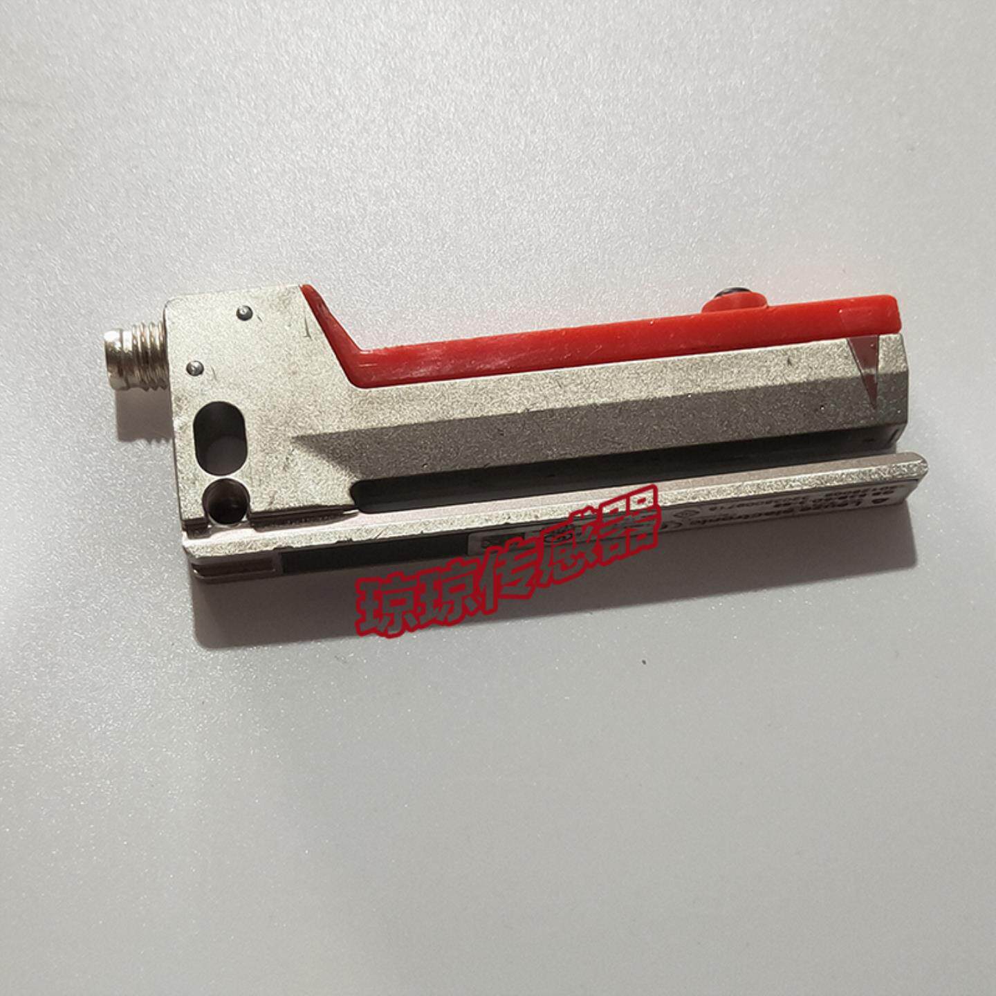 隆兴Leuze劳易测GS 63B6D3-S8标签检测传感器贴标机槽型电眼*