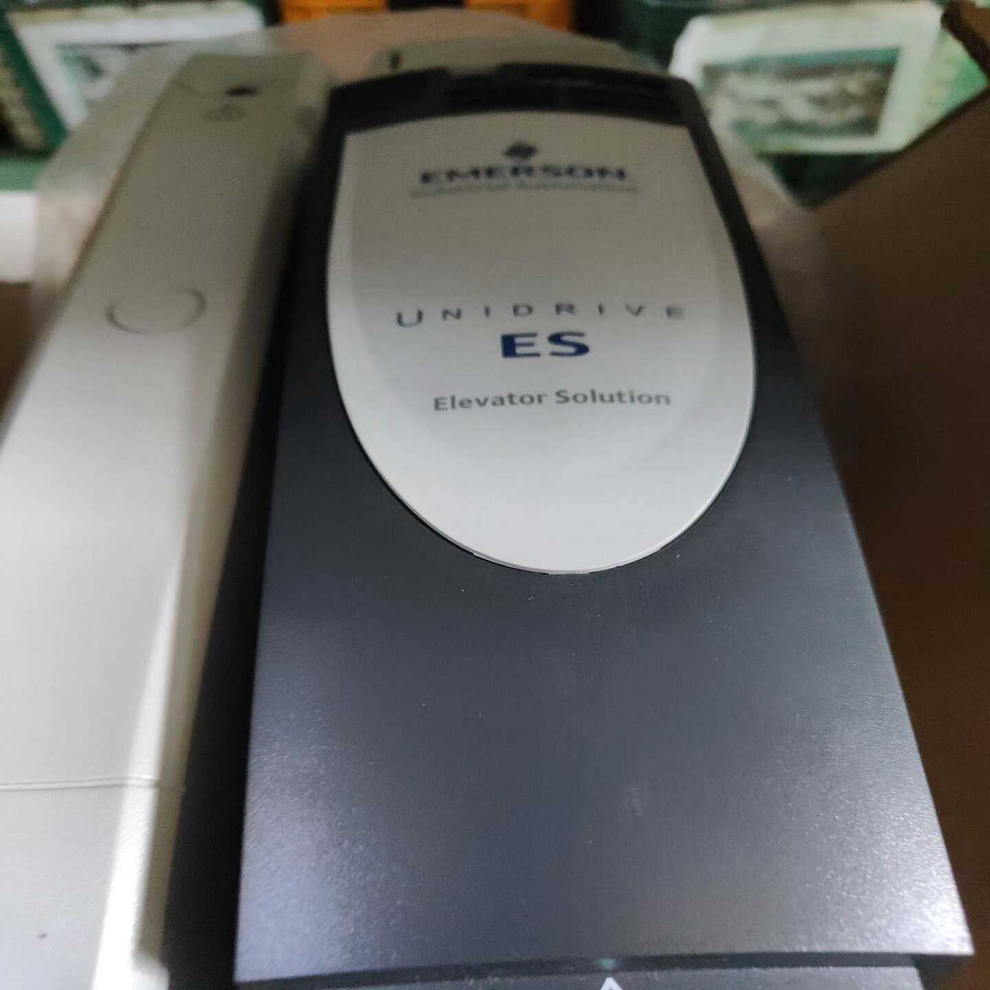 艾默生UNIDRIVEES电梯变频器，型号ES2403，全--议价商品
